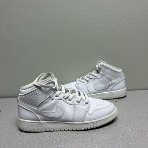 Air Jordan 1 Mid GS Triple White Tumbled Leather 2020